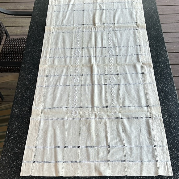 Linen table runner - Picture 2 of 7